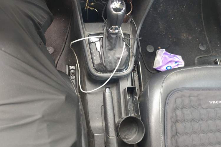 Used Skoda Rapid Spaceback 2014 1.4 TSI DSG Comfort Edition Gear Lever