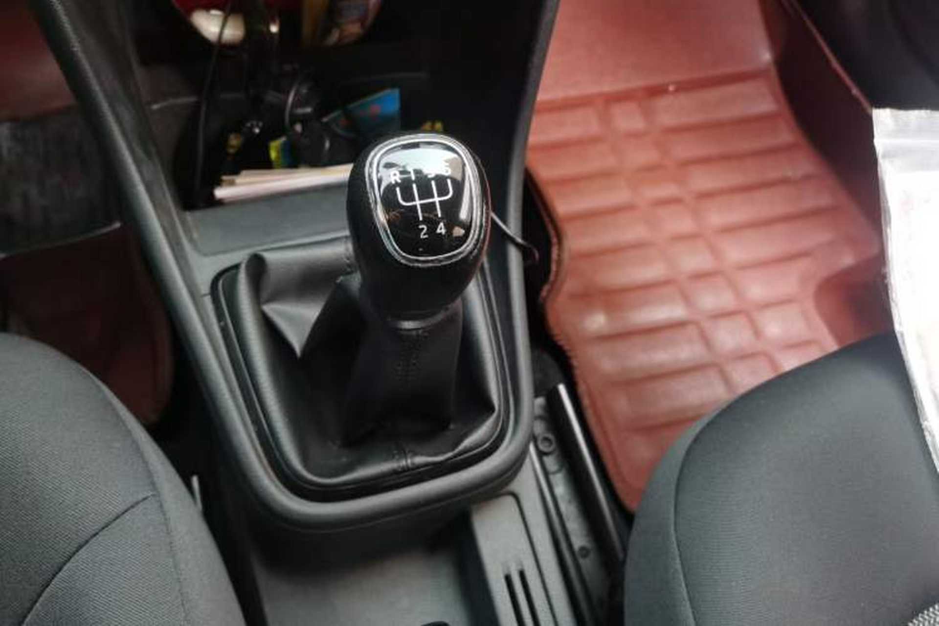 Used Skoda Rapid Spaceback 2014 1.6L Manual Enjoyment Edition Gear Lever