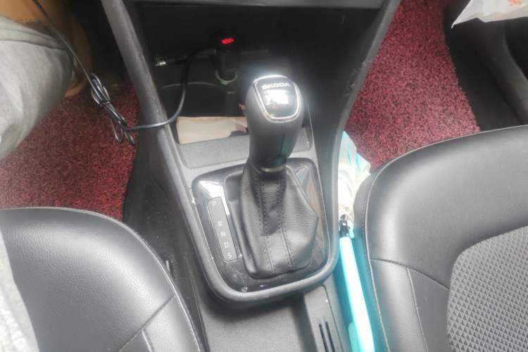 Used Skoda Rapid Spaceback 2014 1.6L Automatic Enjoyment Edition Gear Lever