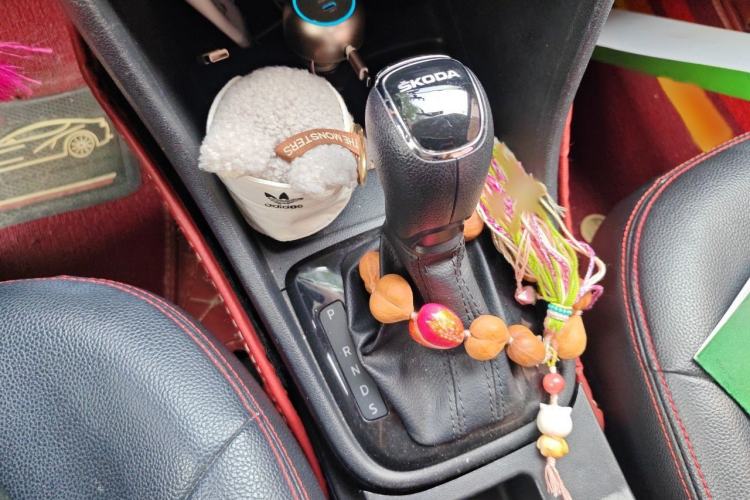 Used Skoda Rapid Spaceback 2014 1.6L Automatic Enjoyment Edition Gear Lever