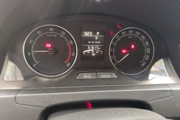 Used Skoda Rapid Spaceback 2014 1.6L Automatic Enjoyment Edition Instrument Cluster