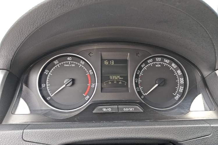 Used Skoda Rapid Spaceback 2014 1.4 TSI DSG Comfort Edition Instrument Cluster
