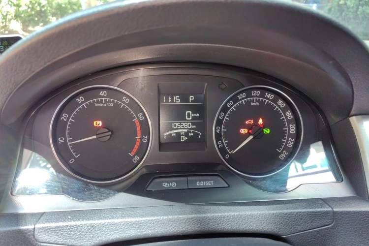 Used Skoda Rapid Spaceback 2014 1.4 TSI DSG Comfort Edition Instrument Cluster