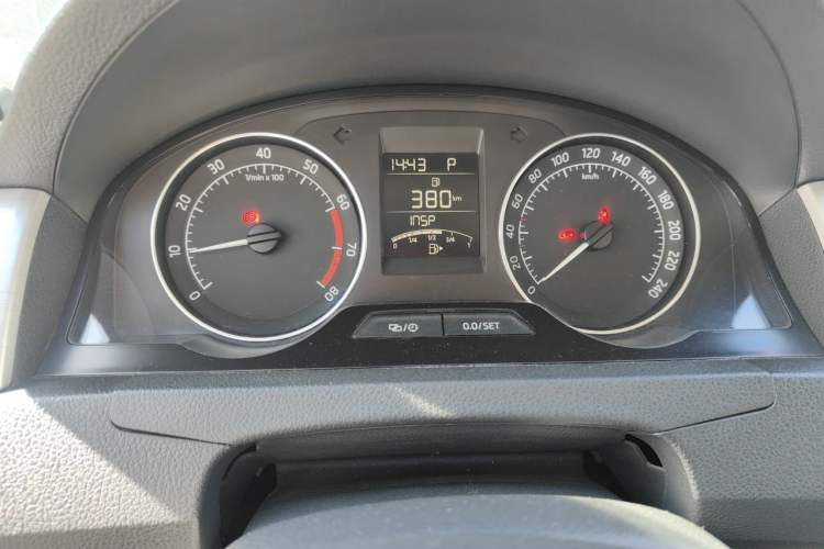 Used Skoda Rapid Spaceback 2014 1.4 TSI DSG Trend Edition Instrument Cluster