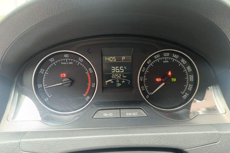 Used Skoda Rapid Spaceback 2014 1.6L Automatic Enjoyment Edition Instrument Cluster