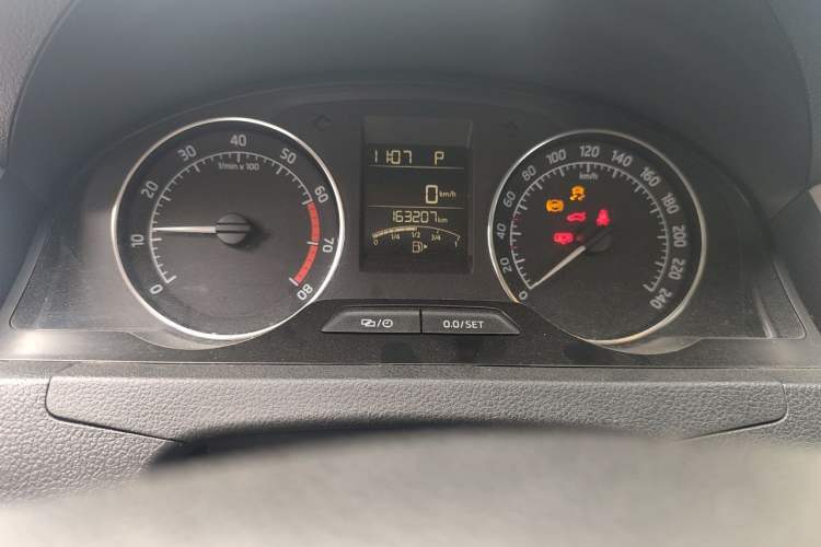 Used Skoda Rapid Spaceback 2014 1.4 TSI DSG Comfort Edition Instrument Cluster