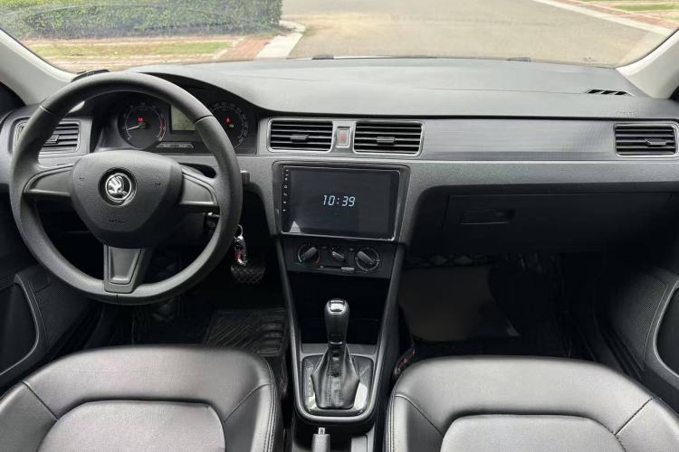 Used Skoda Rapid Spaceback 2014 1.6L Automatic Enjoyment Edition Interior 1