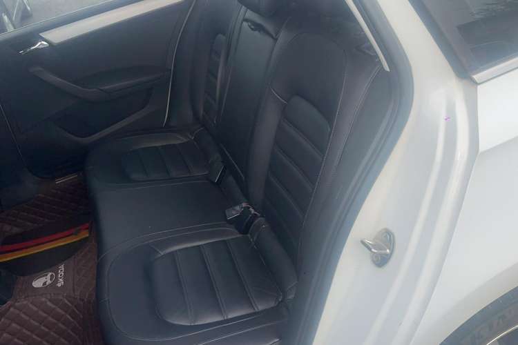 Used Skoda Rapid Spaceback 2014 1.4 TSI DSG Trend Edition Interior 1