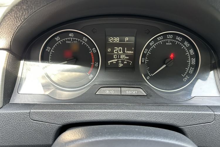 Used Skoda Rapid Spaceback 2014 1.4 TSI DSG Comfort Edition Interior 1
