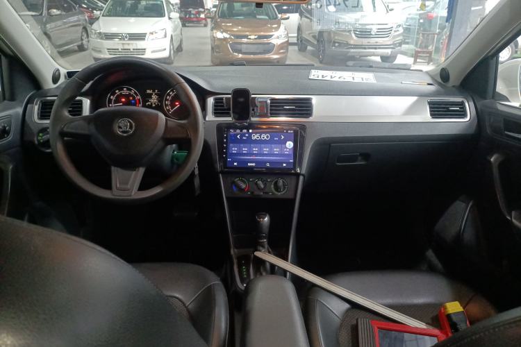 Used Skoda Rapid Spaceback 2014 1.6L Automatic Enjoyment Edition Interior 2