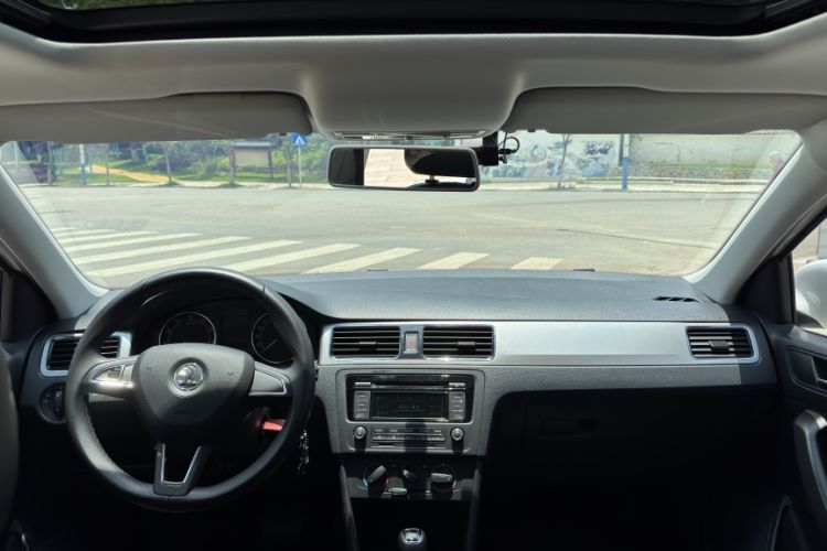 Used Skoda Rapid Spaceback 2014 1.6L Automatic Enjoyment Edition Interior 2