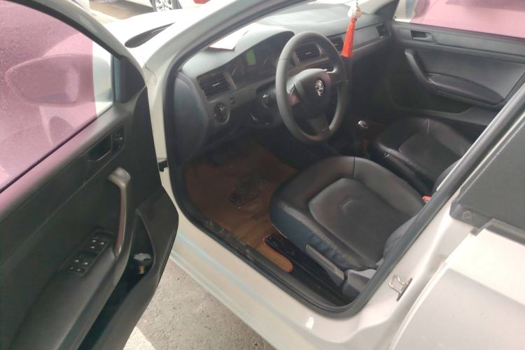 Used Skoda Rapid Spaceback 2014 1.6L Manual Enjoyment Edition Interior 2
