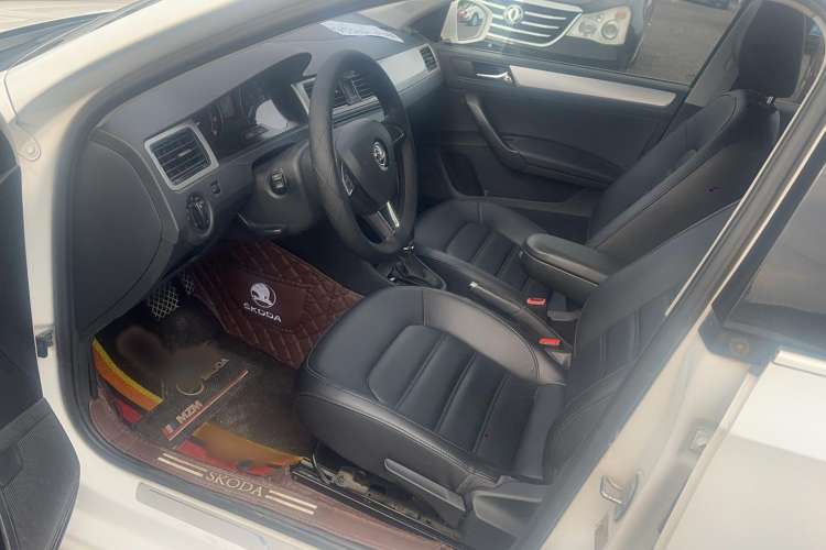 Used Skoda Rapid Spaceback 2014 1.4 TSI DSG Trend Edition Interior 2