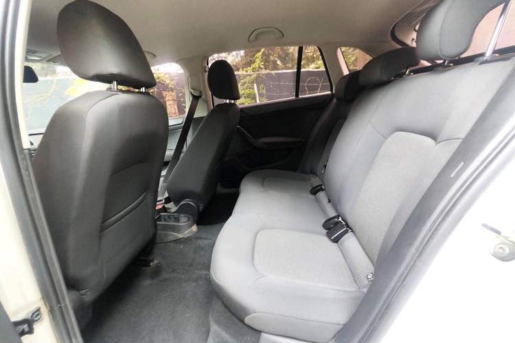 Used Skoda Rapid Spaceback 2014 1.6L Automatic Enjoyment Edition Interior 3