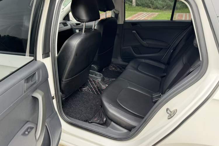 Used Skoda Rapid Spaceback 2014 1.6L Automatic Enjoyment Edition Interior 3