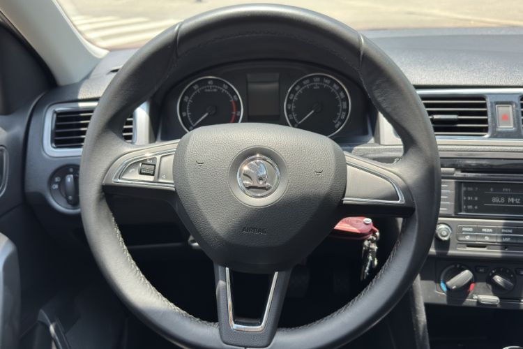 Used Skoda Rapid Spaceback 2014 1.6L Automatic Enjoyment Edition Interior 3