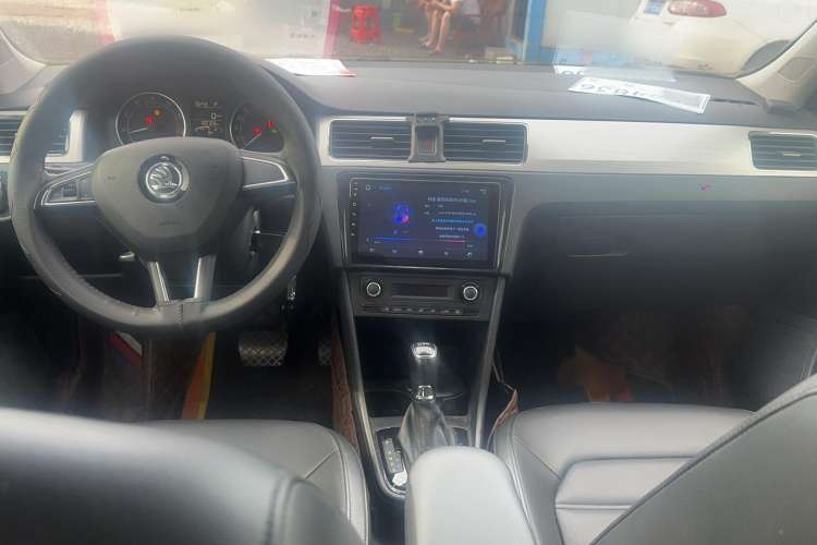 Used Skoda Rapid Spaceback 2014 1.4 TSI DSG Trend Edition Interior 3