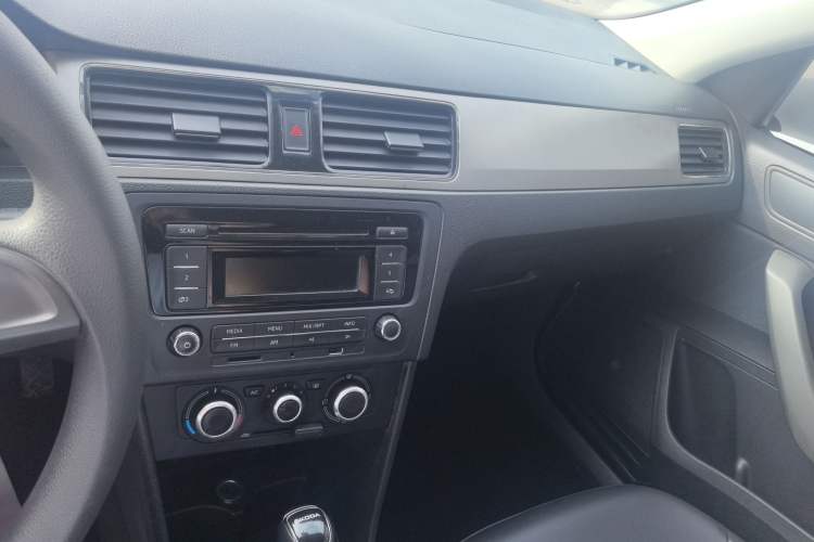 Used Skoda Rapid Spaceback 2014 1.6L Automatic Enjoyment Edition Interior 3
