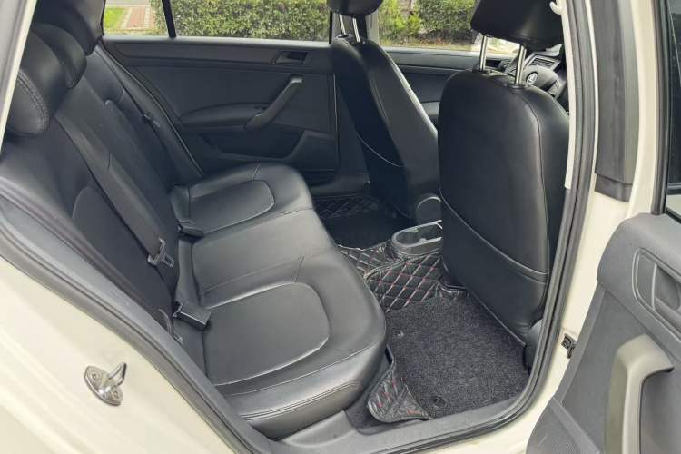 Used Skoda Rapid Spaceback 2014 1.6L Automatic Enjoyment Edition Interior 5