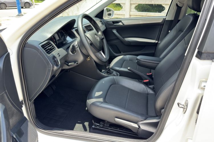 Used Skoda Rapid Spaceback 2014 1.6L Automatic Enjoyment Edition Interior 5