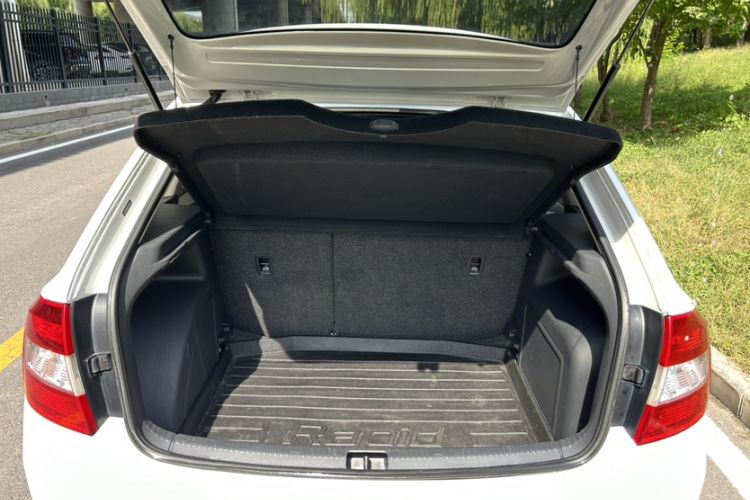 Used Skoda Rapid Spaceback 2014 1.4 TSI DSG Comfort Edition Interior 6