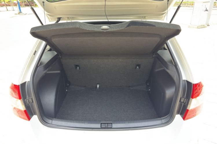 Used Skoda Rapid Spaceback 2014 1.6L Automatic Enjoyment Edition Interior 7