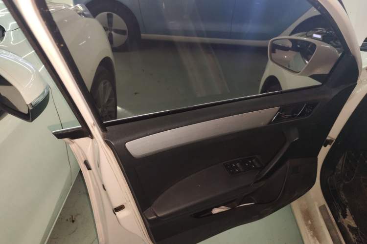 Used Skoda Rapid Spaceback 2014 1.6L Automatic Enjoyment Edition Left Front Door Interior