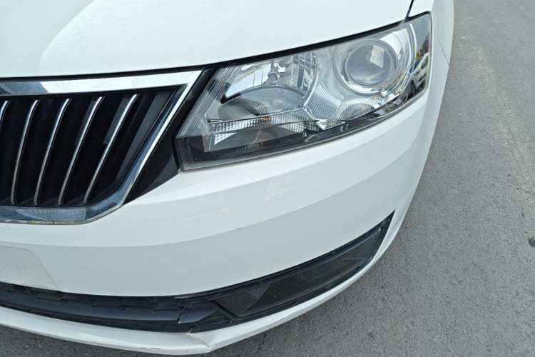 Used Skoda Rapid Spaceback 2014 1.4 TSI DSG Comfort Edition Left Front Headlight