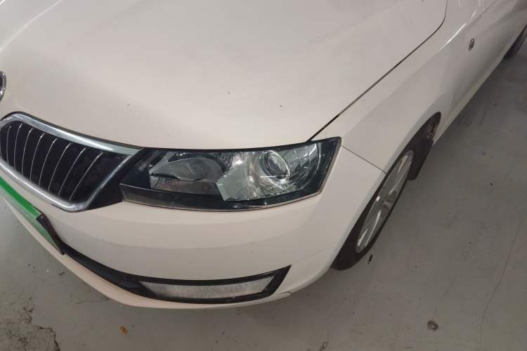 Used Skoda Rapid Spaceback 2014 1.6L Automatic Enjoyment Edition Left Front Headlight