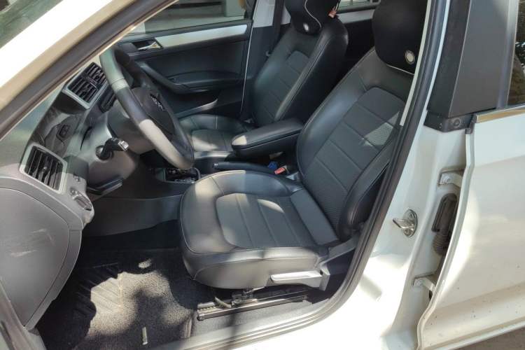 Used Skoda Rapid Spaceback 2014 1.4 TSI DSG Comfort Edition Left Front Seat