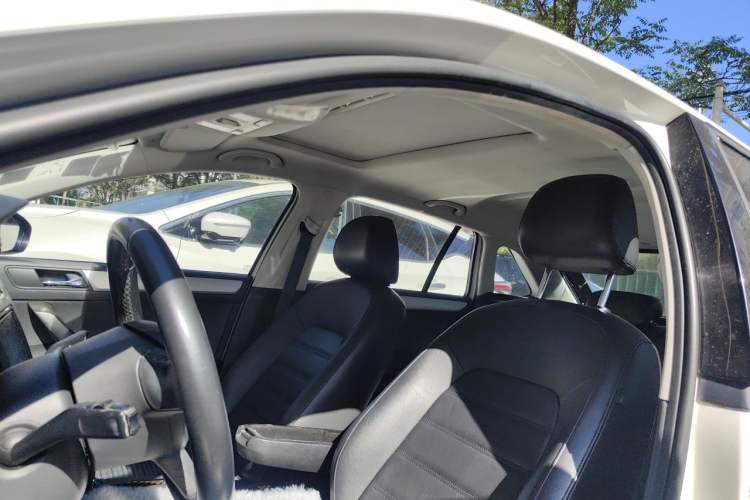 Used Skoda Rapid Spaceback 2014 1.4 TSI DSG Trend Edition Left Front Seat