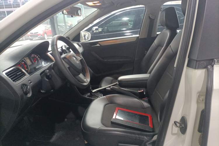 Used Skoda Rapid Spaceback 2014 1.6L Automatic Enjoyment Edition Left Front Seat