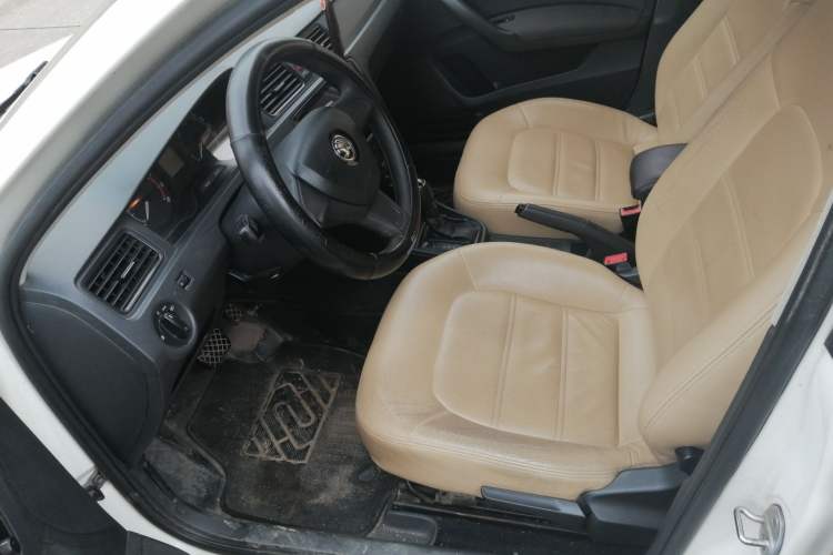 Used Skoda Rapid Spaceback 2014 1.6L Automatic Enjoyment Edition Left Front Seat