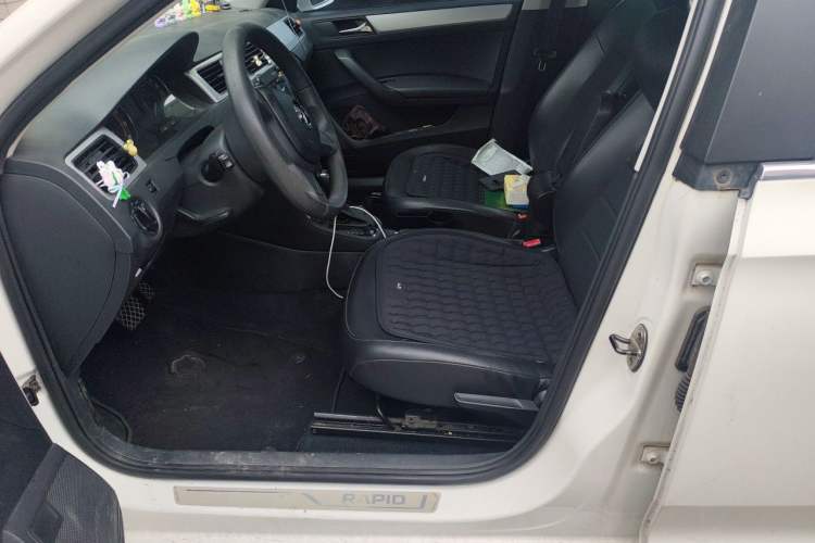 Used Skoda Rapid Spaceback 2014 1.4 TSI DSG Comfort Edition Left Front Seat