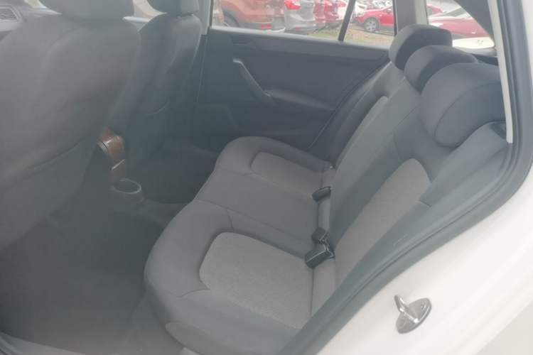 Used Skoda Rapid Spaceback 2014 1.4TSI DSG Enjoyment Edition Left Rear Seat