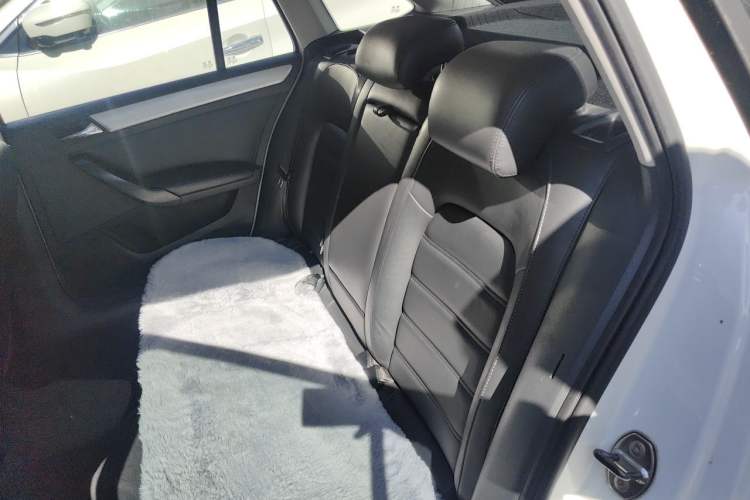 Used Skoda Rapid Spaceback 2014 1.4 TSI DSG Trend Edition Left Rear Seat