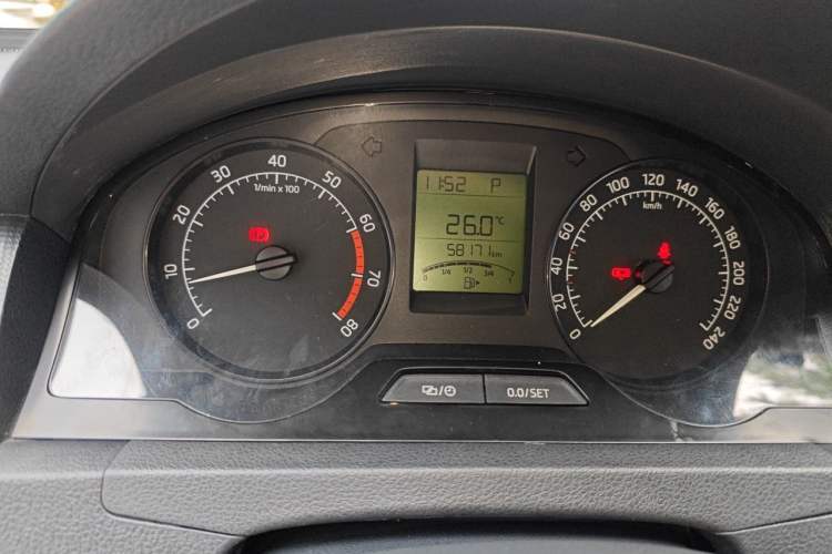 Used Skoda Rapid Spaceback 2014 1.4TSI DSG Enjoyment Edition Odometer Close Up