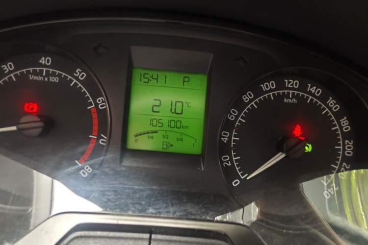 Used Skoda Rapid Spaceback 2014 1.6L Automatic Enjoyment Edition Odometer Close Up