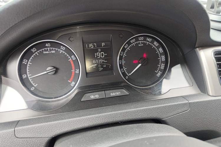 Used Skoda Rapid Spaceback 2014 1.6L Automatic Enjoyment Edition Odometer Close Up