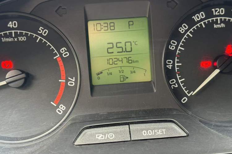 Used Skoda Rapid Spaceback 2014 1.6L Automatic Enjoyment Edition Odometer Close Up
