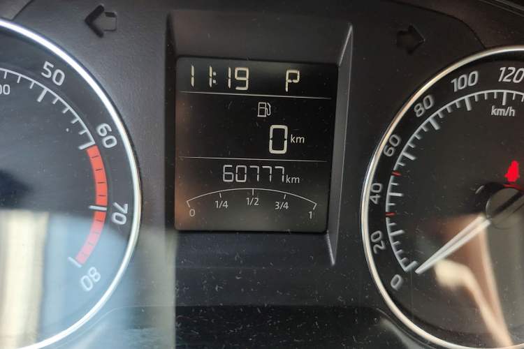 Used Skoda Rapid Spaceback 2014 1.6L Automatic Enjoyment Edition Odometer Close Up