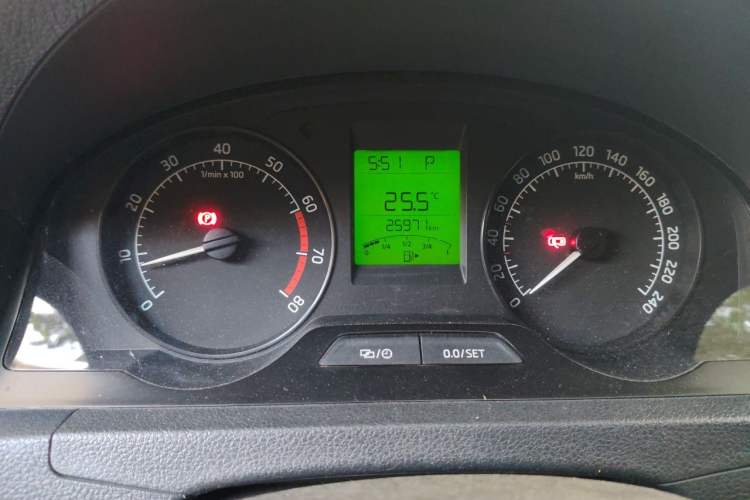 Used Skoda Rapid Spaceback 2014 1.6L Automatic Enjoyment Edition Odometer Close Up