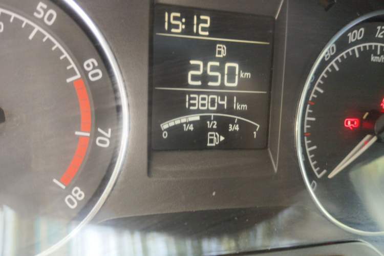 Used Skoda Rapid Spaceback 2014 1.6L Manual Enjoyment Edition Odometer Close Up