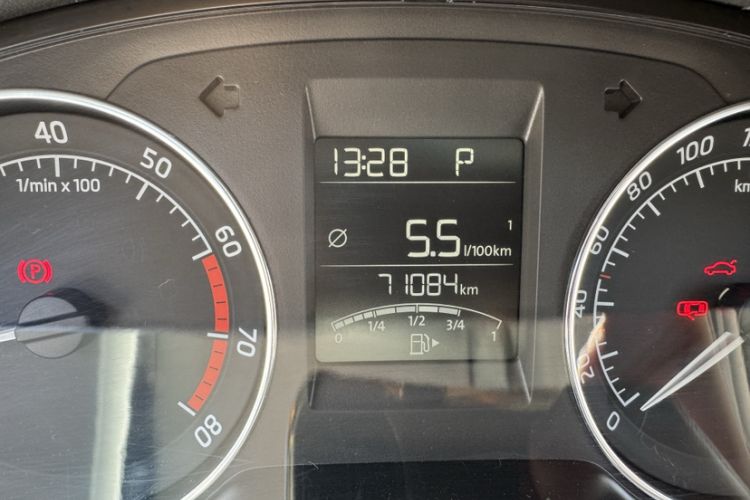 Used Skoda Rapid Spaceback 2014 1.6L Automatic Enjoyment Edition Odometer Close Up