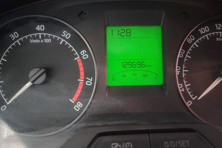 Used Skoda Rapid Spaceback 2014 1.6L Manual Enjoyment Edition Odometer Close Up