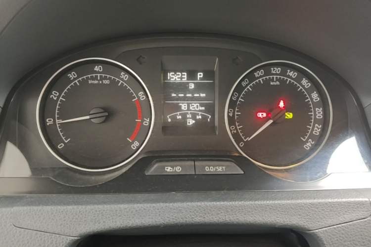 Used Skoda Rapid Spaceback 2014 1.6L Automatic Enjoyment Edition Odometer Close Up
