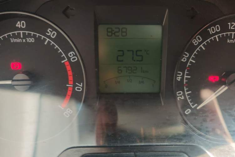 Used Skoda Rapid Spaceback 2014 1.6L Manual Enjoyment Edition Odometer Close Up