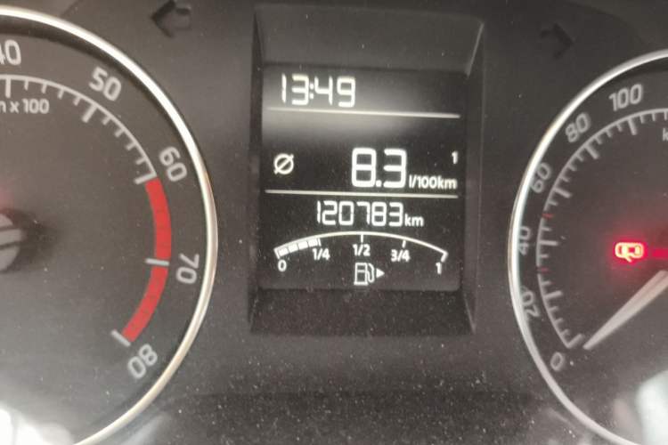 Used Skoda Rapid Spaceback 2014 1.6L Manual Enjoyment Edition Odometer Close Up