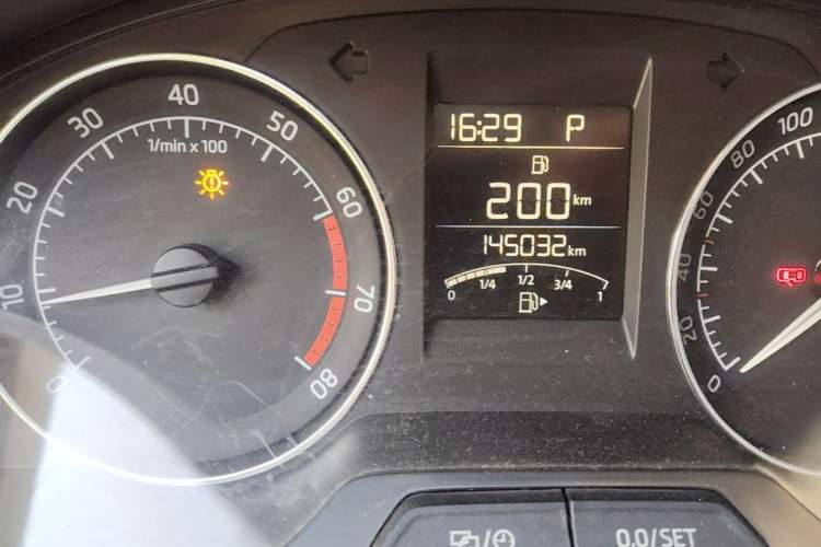 Used Skoda Rapid Spaceback 2014 1.6L Automatic Enjoyment Edition Odometer Close Up
