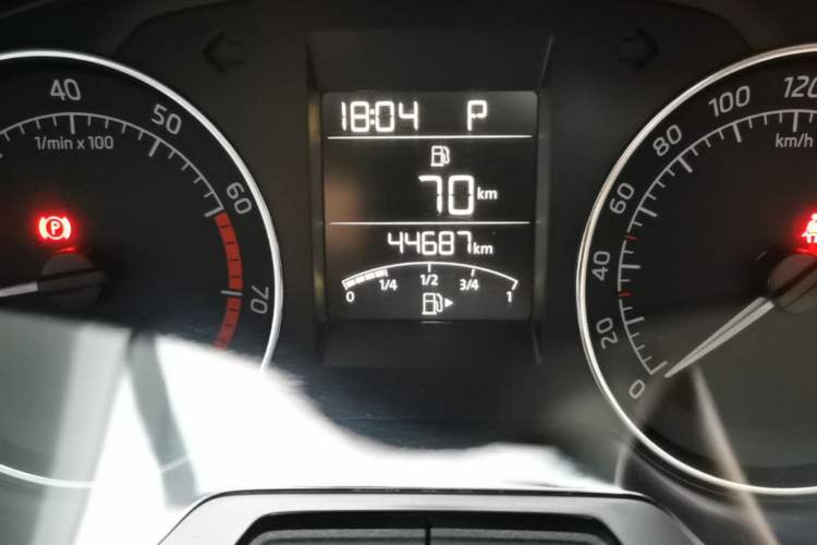 Used Skoda Rapid Spaceback 2014 1.6L Automatic Enjoyment Edition Odometer Close Up